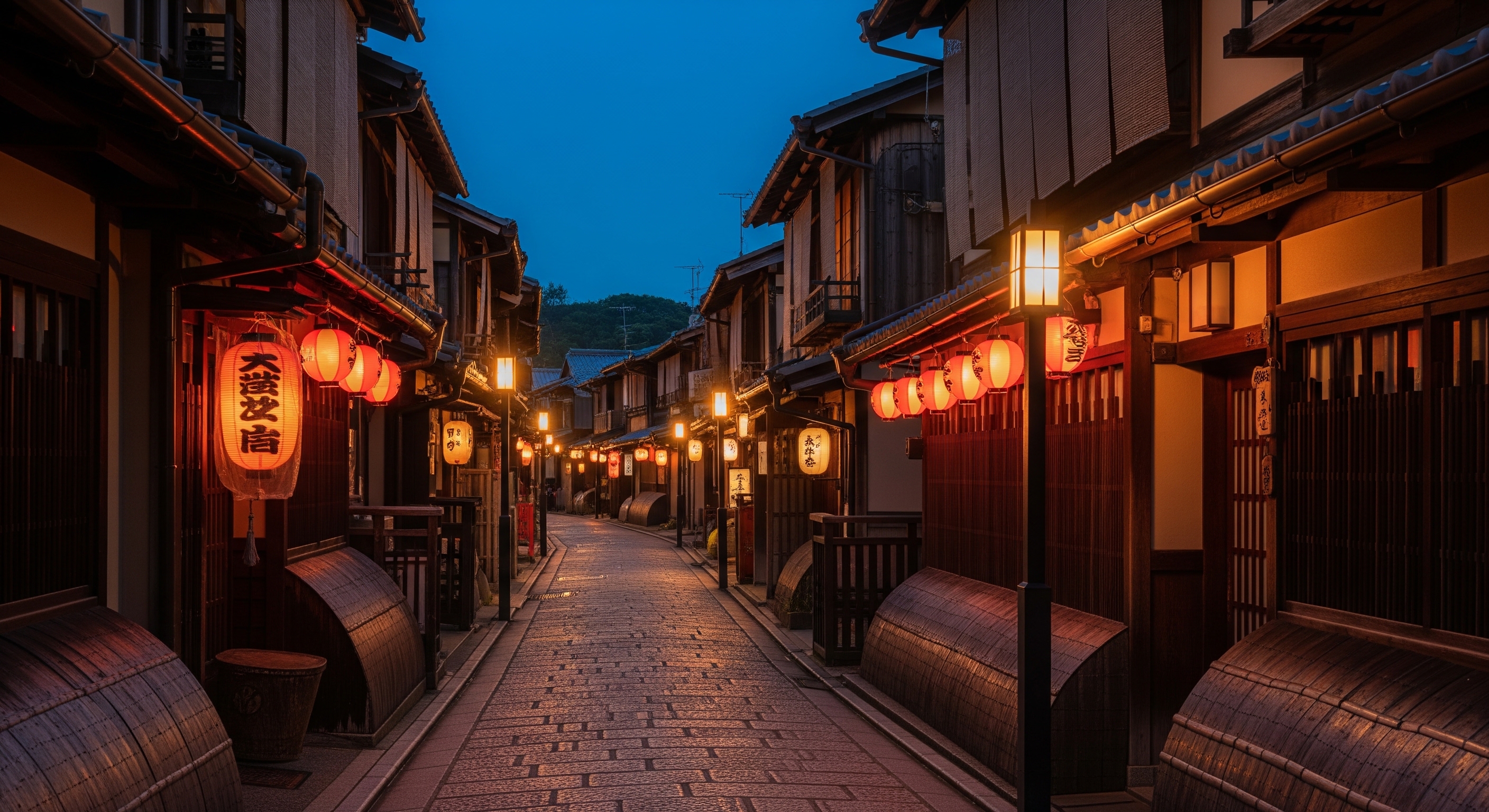 Gion District Guide: Geisha, Evening Walks & Hidden Spots
