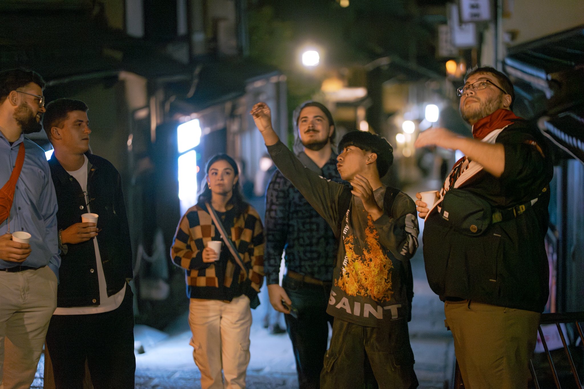 Guide explaining in a Gion alley