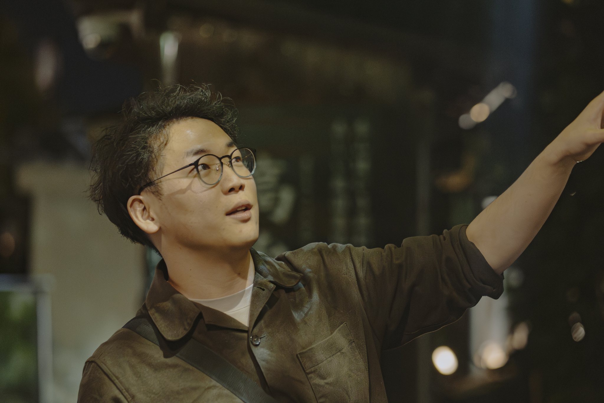 Local guide pointing out Kyoto landmarks